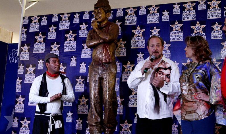 Develan estatua de “Cantinflas” durante homenaje póstumo