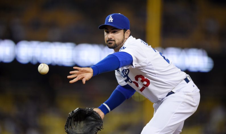 Mexicano Adrián González remolca carrera en triunfo de Dodgers