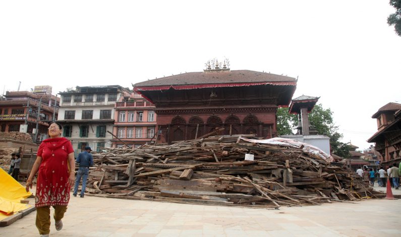 Cifra de muertos por terremotos en Nepal llega a ocho mil 604