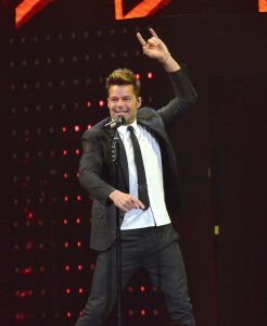 50611003. Monterrey.- El cantante puertorriqueño Ricky Martin,  puso a bailar a 12 mil personas, durante la primera de dos presentaciones con su One World Tour, en la Arena Monterrey. NOTIMEX/FOTO/JUAN CARLOS PÉREZ/FRE/ACE/
