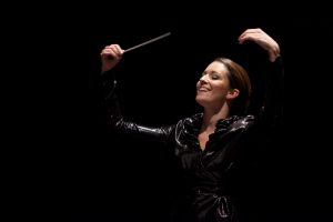 Alondra de la Parra dirigirá tres conciertos con la Orquesta de París. Foto: Cortesía