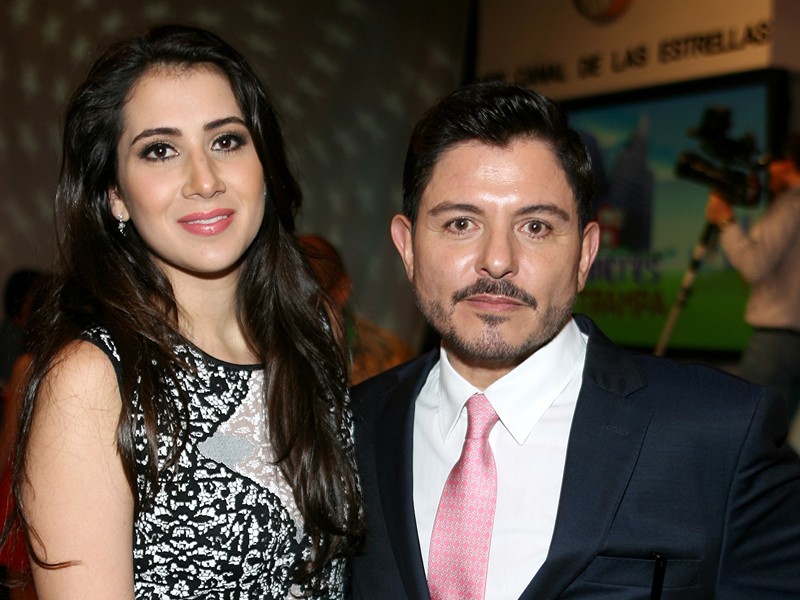 Ernesto Laguardia y su esposa Paty Rodríguez tienen tres pequeños. 