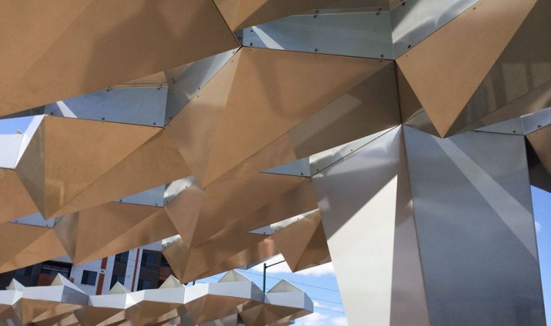 Inauguran arte con parasoles en centro de Phoenix