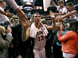 Steve Nash llevó a los Suns a su mejor marca en la temporda 2004-05. Foto: AP