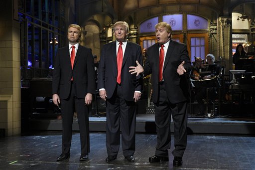 Aparición de Trump en “SNL” gana televidentes, no críticos