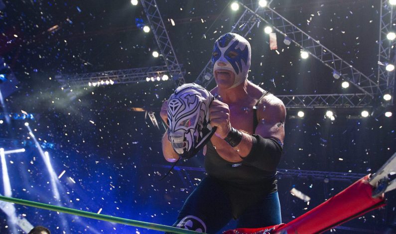 Atlantis y Alberto del Río brillaron en lucha libre mexicana en 2015