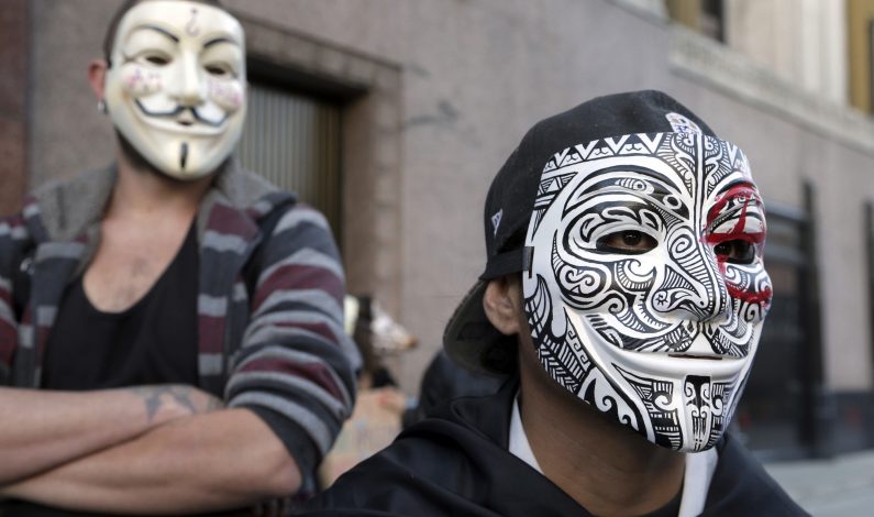 Lanzan hackers de Anonymous campaña contra Donald Trump