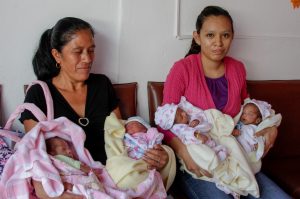 Actualmente existen 11 millones de migrantes mexicanos en Estados Unidos, y la nueva reforma permitirá que los nacidos de padre o madre mexicana accedan a la doble nacionalidad. Foto: Notimex