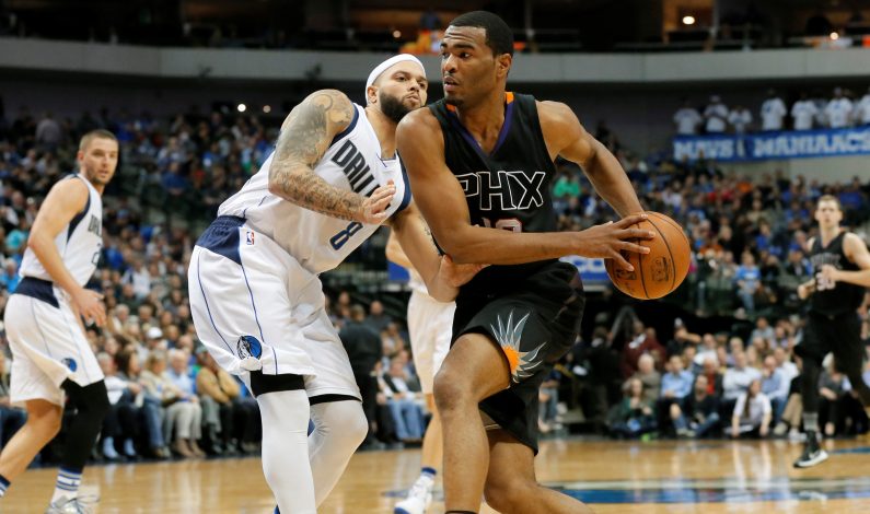 Parsons luce en la 2da mitad y Mavs derrotan a Suns