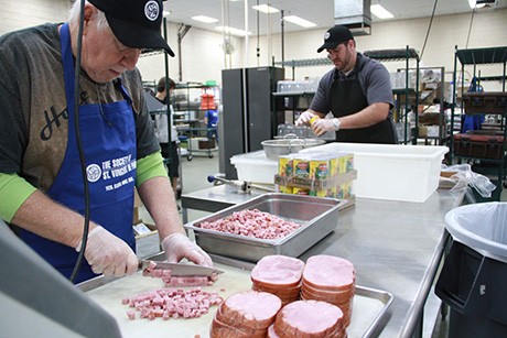 Comedores de St. Vincent de Paul darán cena navideña gratis