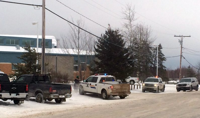Cuatro mueren tras tiroteo en escuela en el norte de Canadá