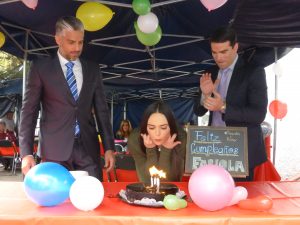 Fabiola apagó las velitas de cumpleaños número 29. Foto: Cortesía de Televisa
