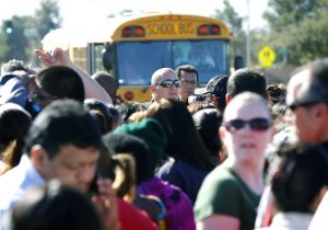 La muerte de dos estudiantes en Glendale conmocionó a las autoridades y residentes del área metropolitana de Phoenix. Foto: AP