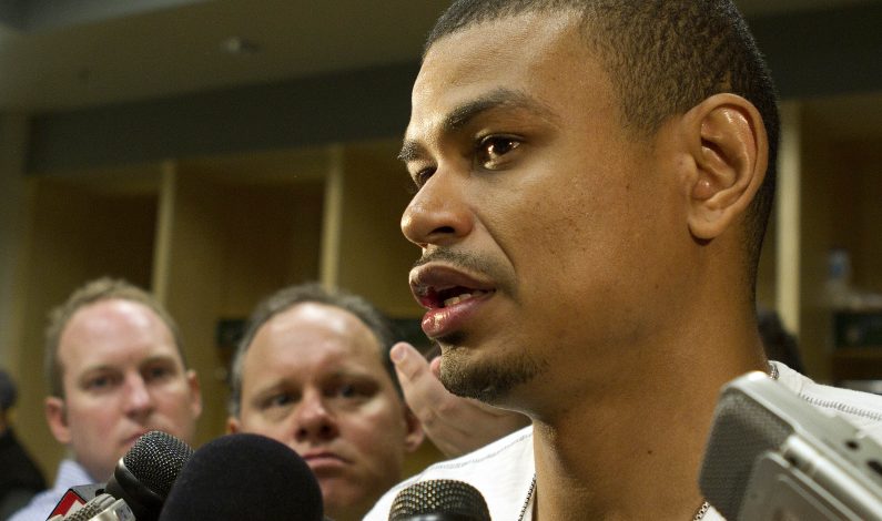 Earl Watson se queda al timón de los Phoenix Suns