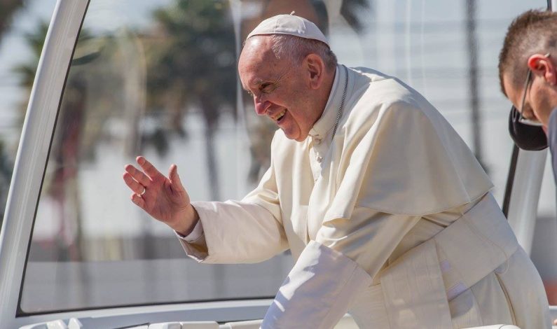 Abrazo de Papa y líder musulmán deja atrás años de distanciamiento