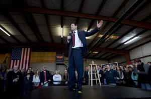 El aspirante a la nominación presidencial del Partido Republicano, en senador por Florida Marco Rubio, interviene en un acto de la campaña de las primarias en Greenville South Carolina, el 12 de febrero de 2016. (Foto AP/John Bazemore)