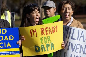 El fallo de la Corte del Quinto Circuito de Apelaciones dejó en suspenso la ampliación del Programa de Acción Diferida para Llegados en la Infancia (DACA) y su versión para adultos (DAPA). Foto: AP