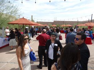 La contribución de las latinas es fundamental en el desarrollo de la economía de Arizona. Foto: Mixed Voces