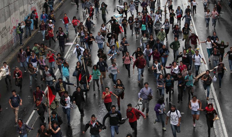 Mexicanos, ciudadanos pasivos en política, revela estudio
