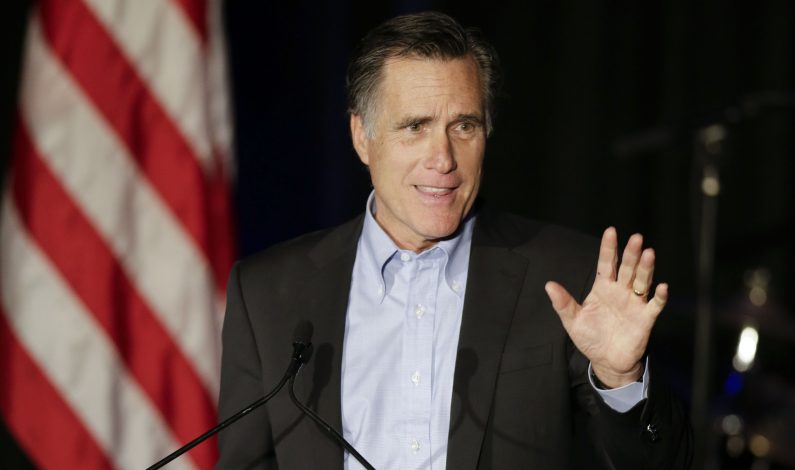 Romney llama “farsante” a Trump