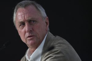 Johan Cruyff murió hoy a los 68 años de edad en Barcelona, al noreste de España, tras una larga batalla contra un cáncer de pulmón