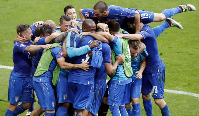 Italia vence 2-0 a España y se medirá a Alemania en cuartos de final