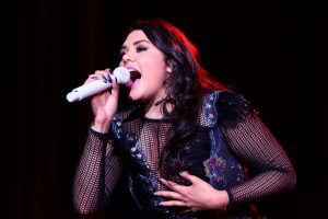 La exitosa cantante sonorense de 29 años de edad, que ha vendido más de 2 millones de copias en México y Latinoamérica